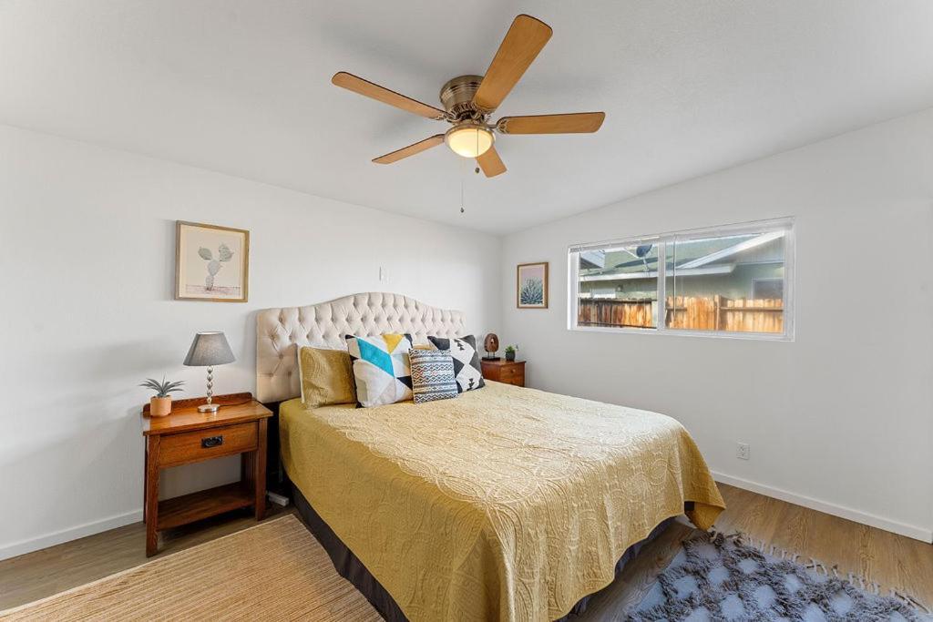 Cozy Stylish Home In The Heart Of Jt Village ジョシュア・ツリー エクステリア 写真